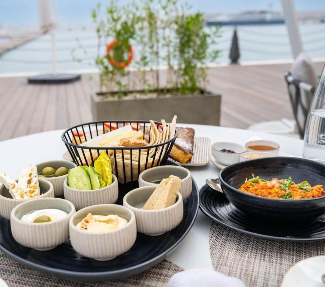 Mina Hotel And Residences By The Torch 多哈 外观 照片 Meze