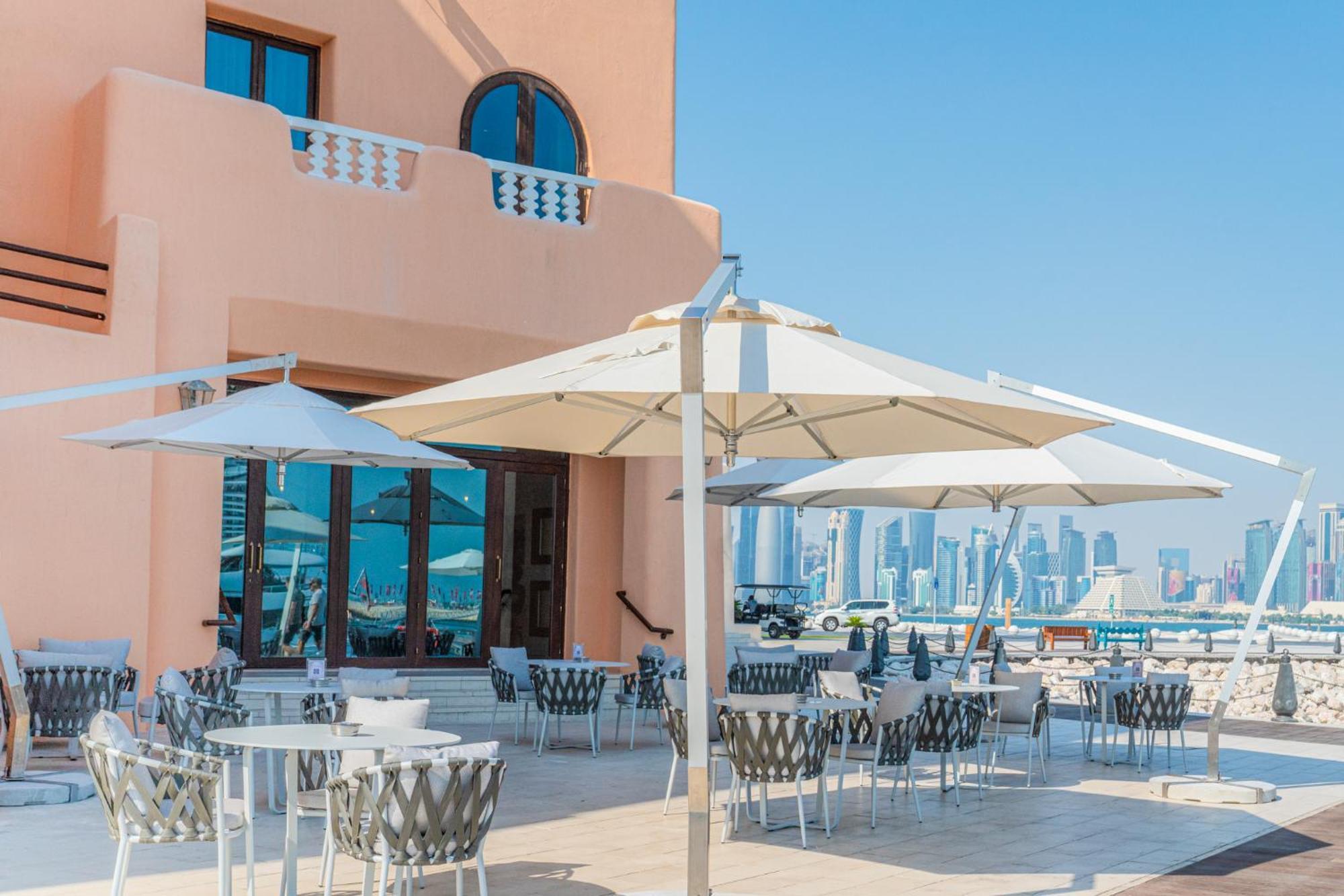 Mina Hotel And Residences By The Torch 多哈 外观 照片 A patio umbrella