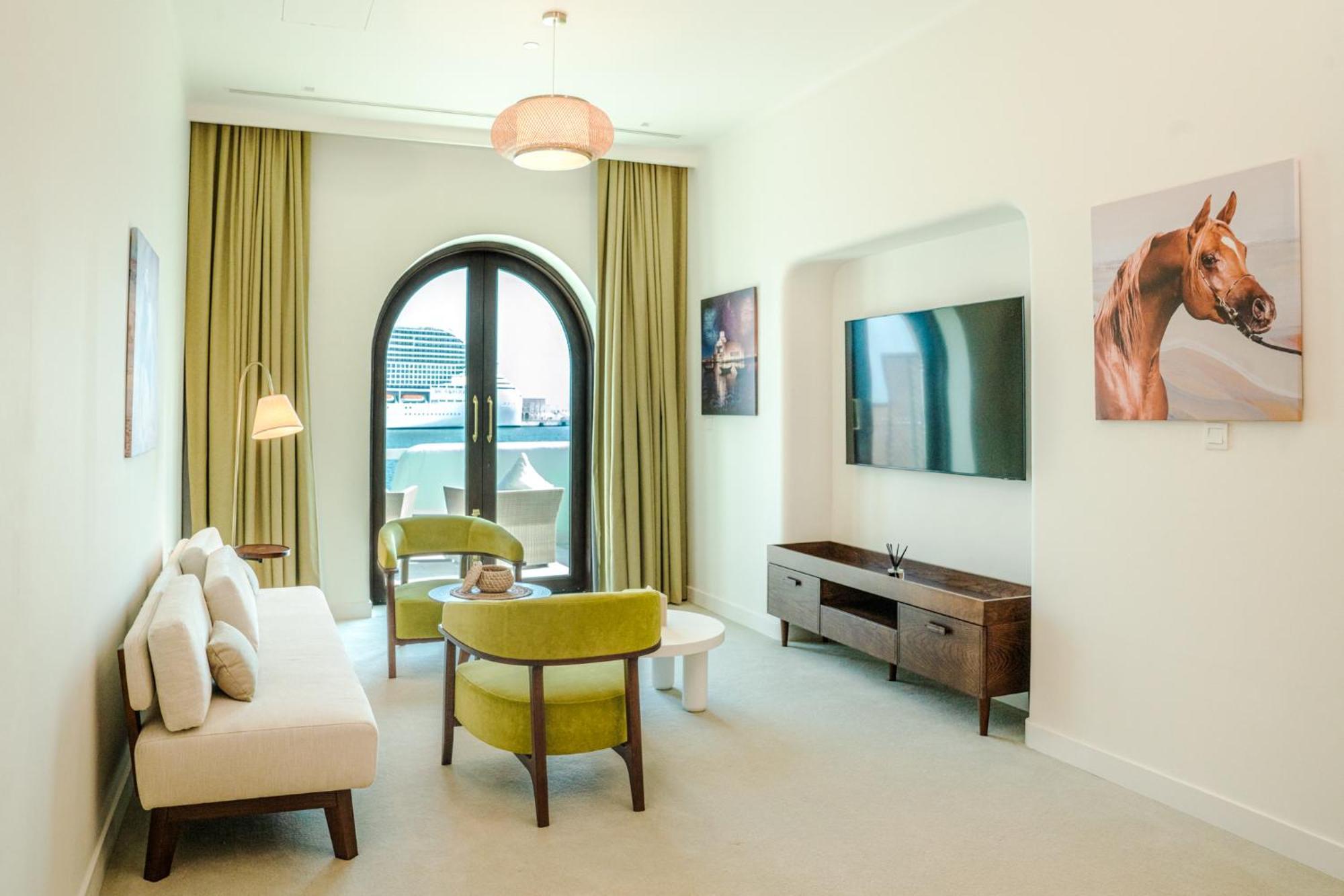 Mina Hotel And Residences By The Torch 多哈 外观 照片 A living room at the hotel